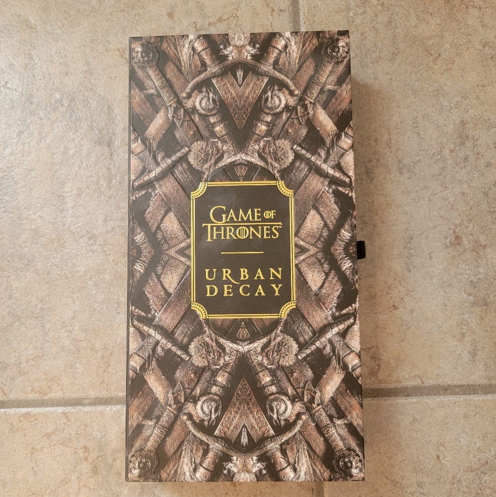 Urban Decay Game Of Thrones Eyeshadow Palette